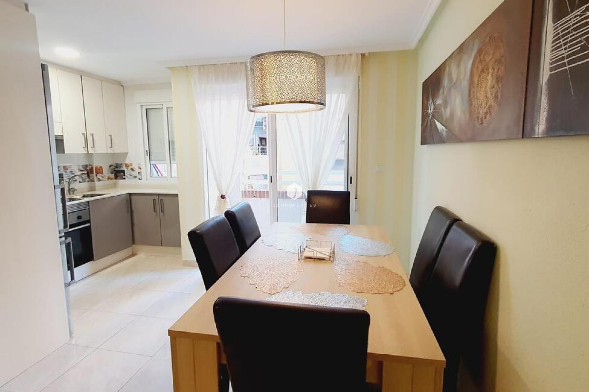 Resale - Apartment / flat -
Torrevieja - Centro