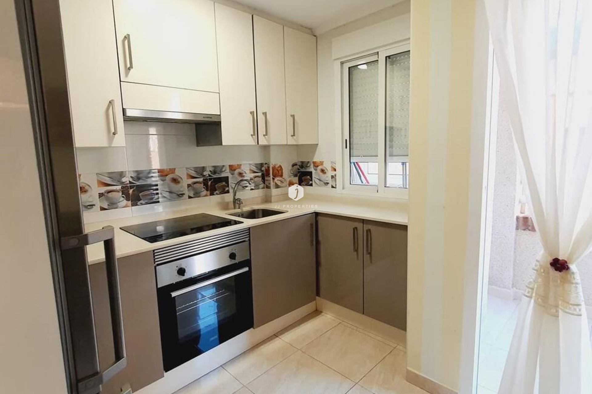 Resale - Apartment / flat -
Torrevieja - Centro