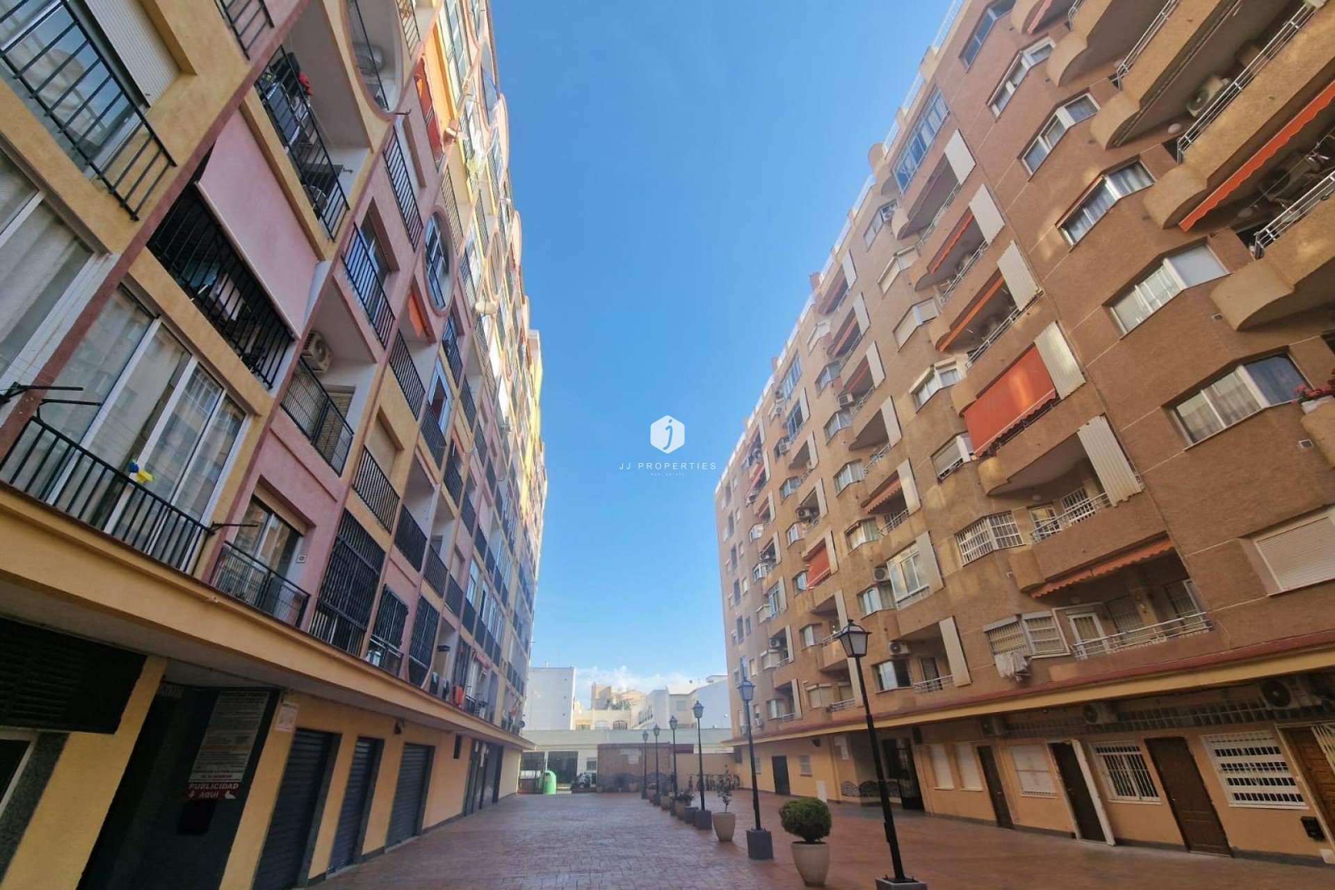 Resale - Apartment / flat -
Torrevieja - Centro