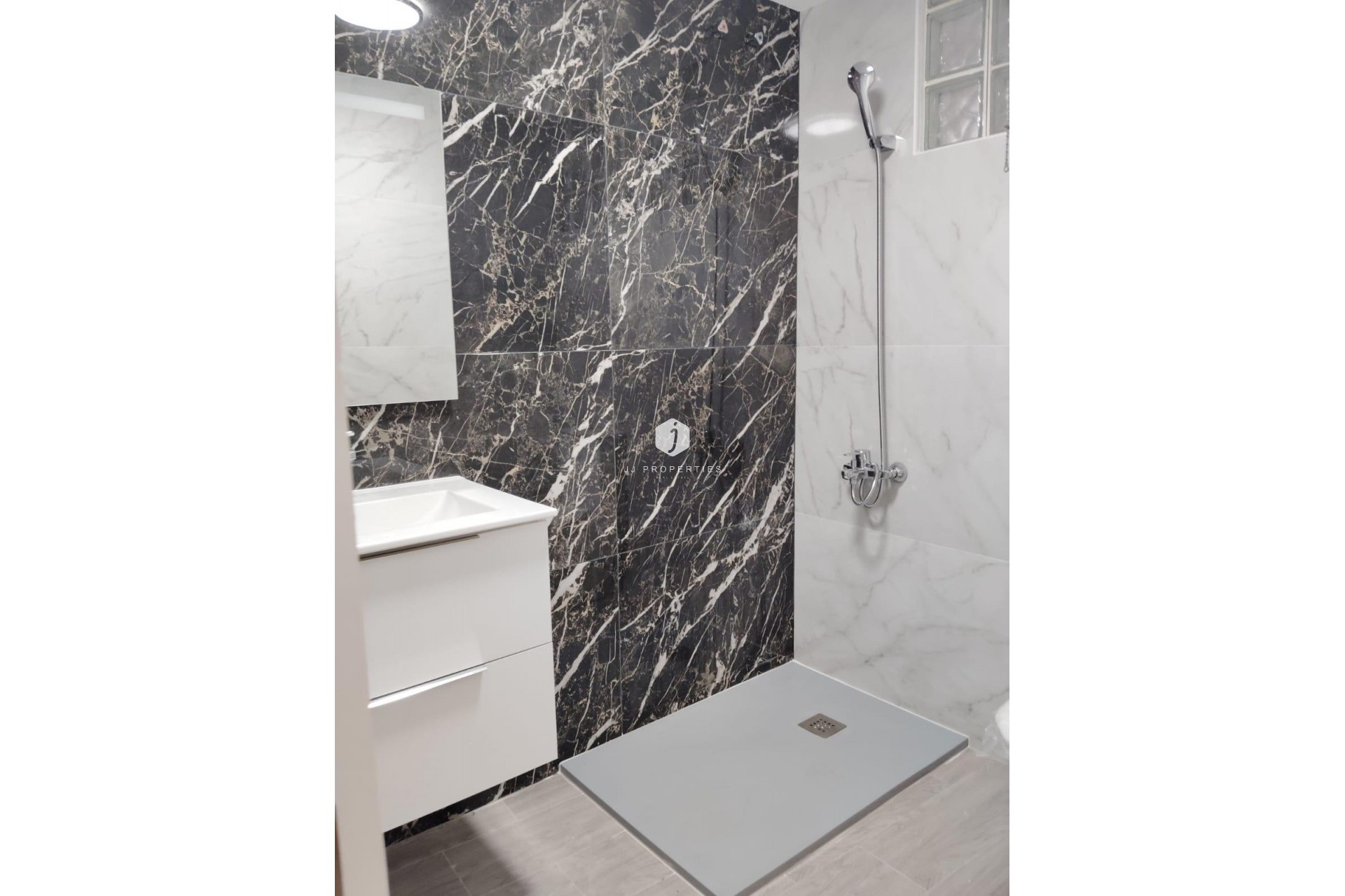 Resale - Apartment / flat -
Torrevieja - Centro