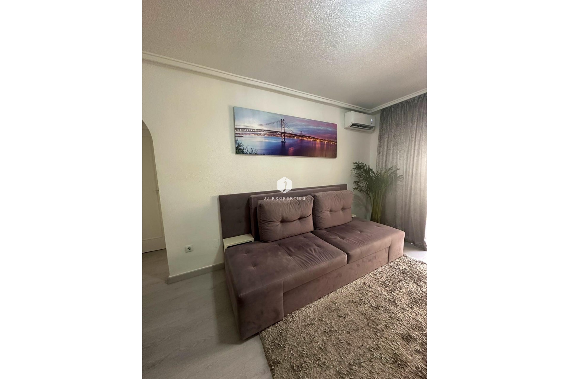 Resale - Apartment / flat -
Torrevieja - Centro
