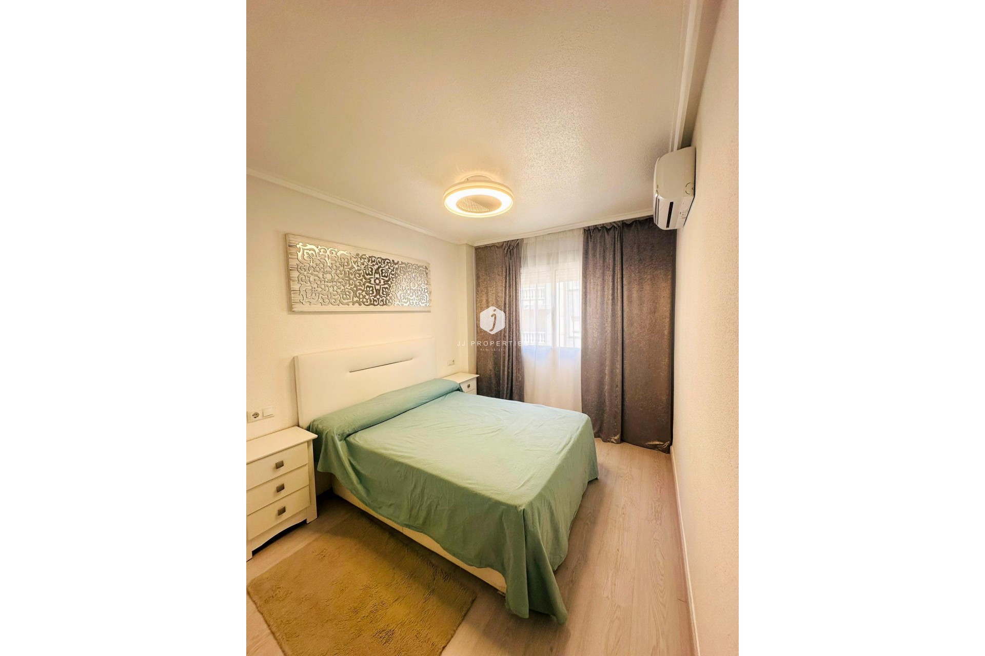 Resale - Apartment / flat -
Torrevieja - Centro