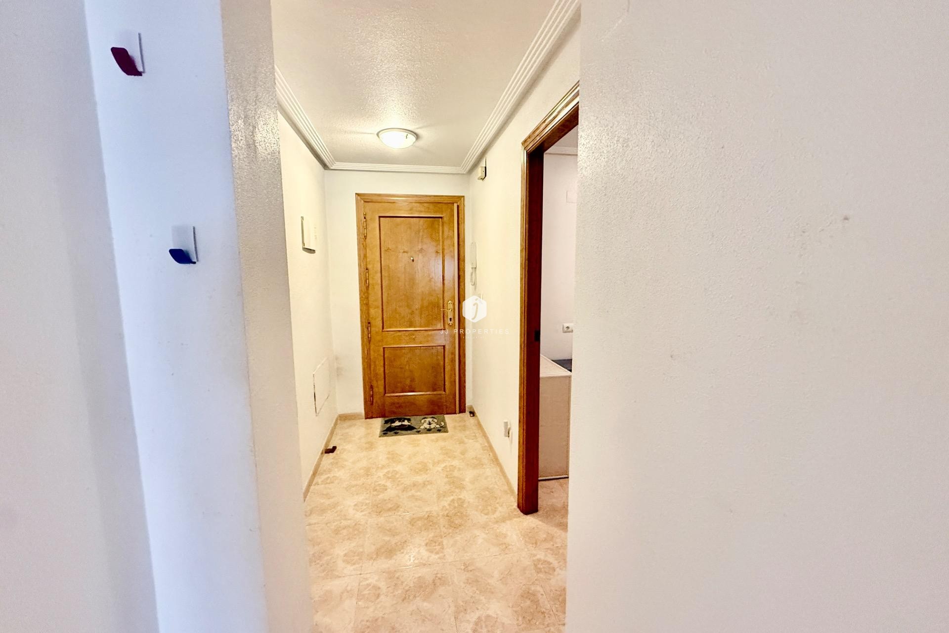 Resale - Apartment / flat -
Torrevieja - Centro