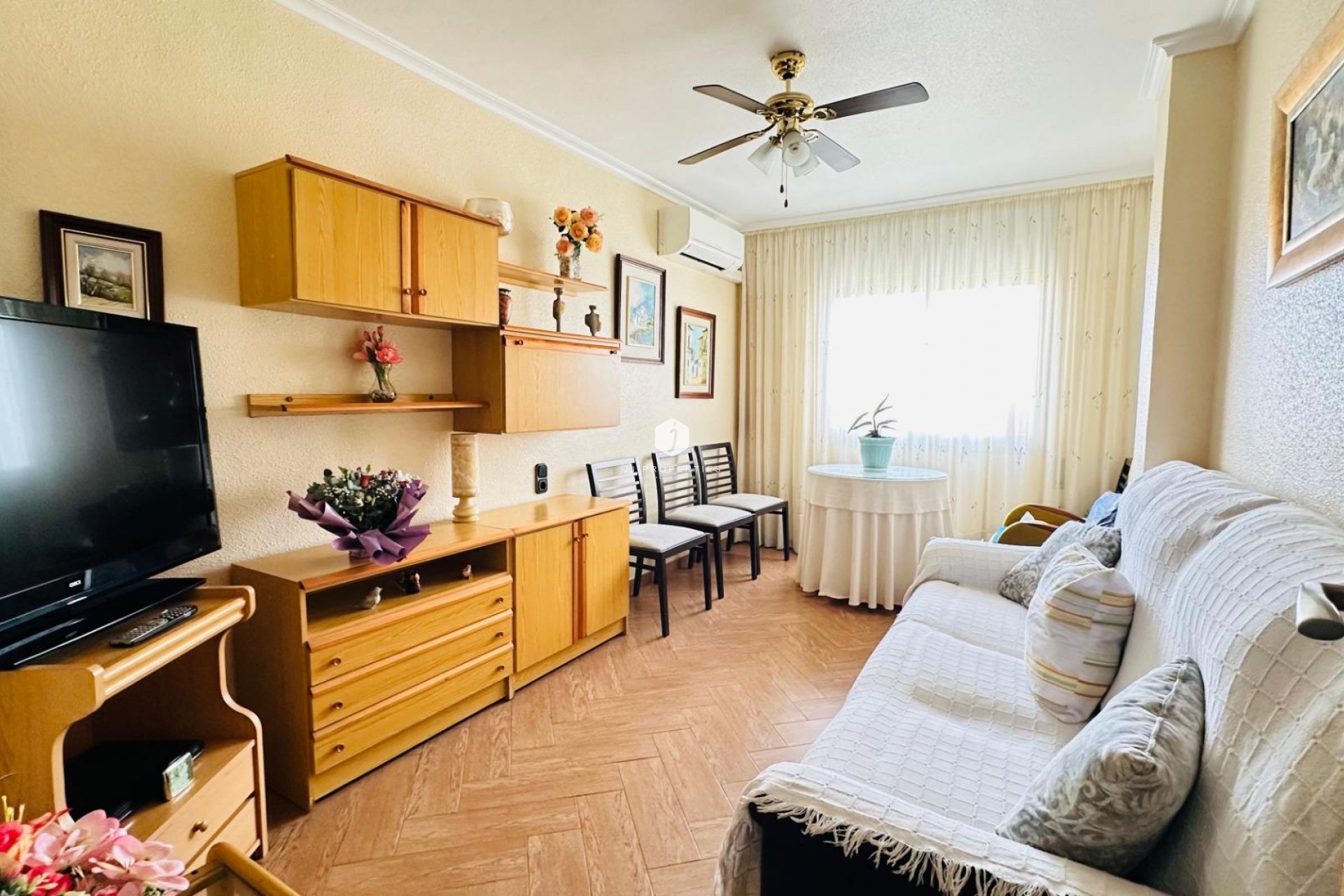 Resale - Apartment / flat -
Torrevieja - Centro