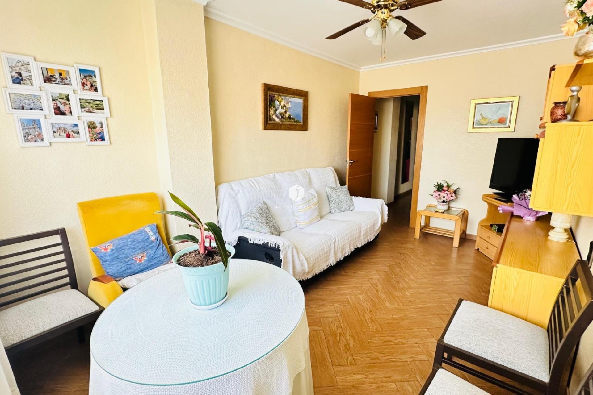 Resale - Apartment / flat -
Torrevieja - Centro
