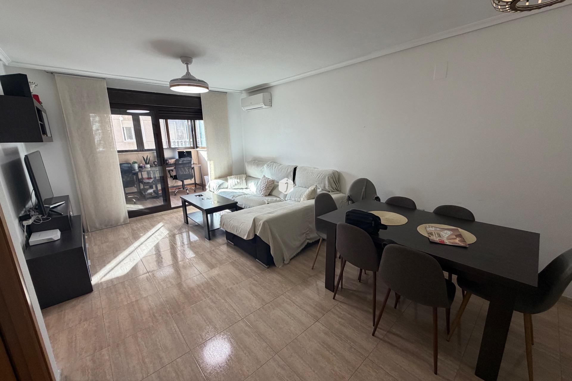 Resale - Apartment / flat -
Torrevieja - Centro