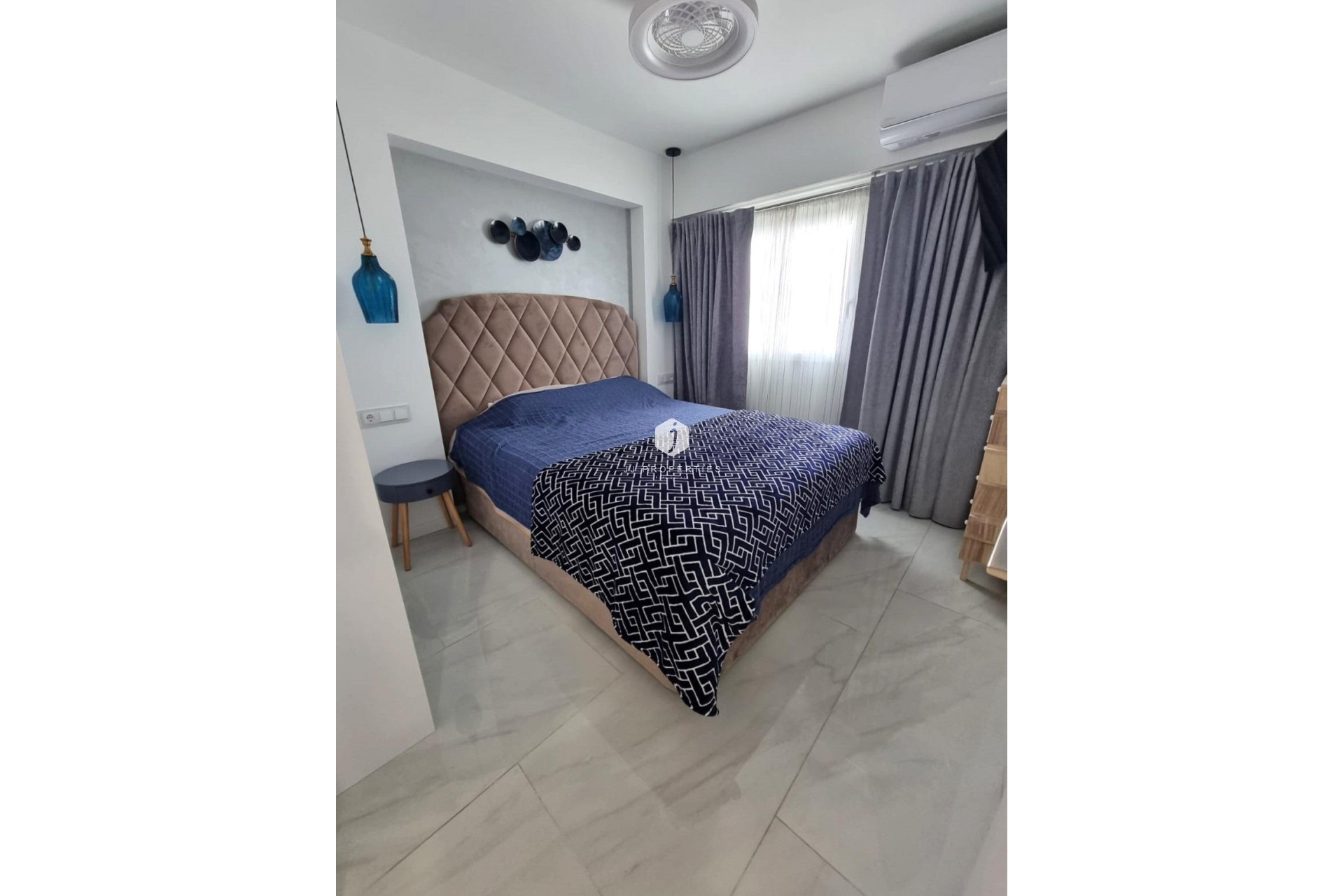 Resale - Apartment / flat -
Torrevieja - Centro