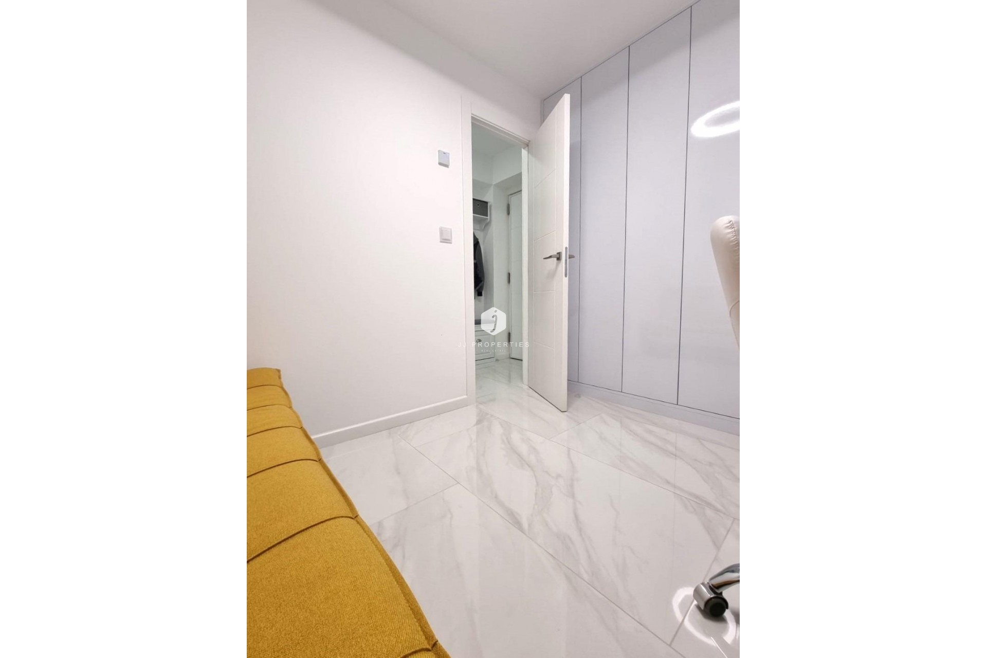 Resale - Apartment / flat -
Torrevieja - Centro