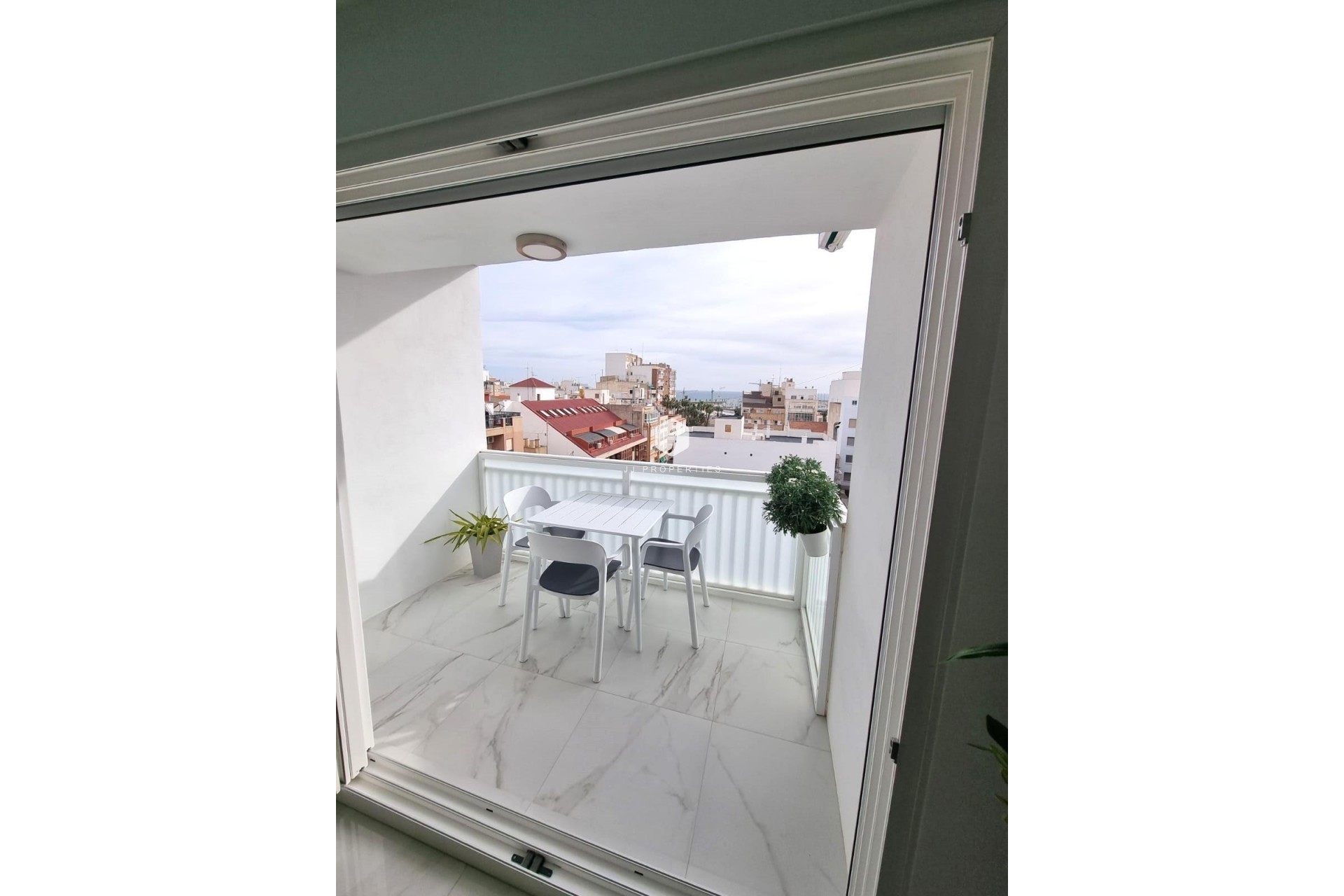 Resale - Apartment / flat -
Torrevieja - Centro