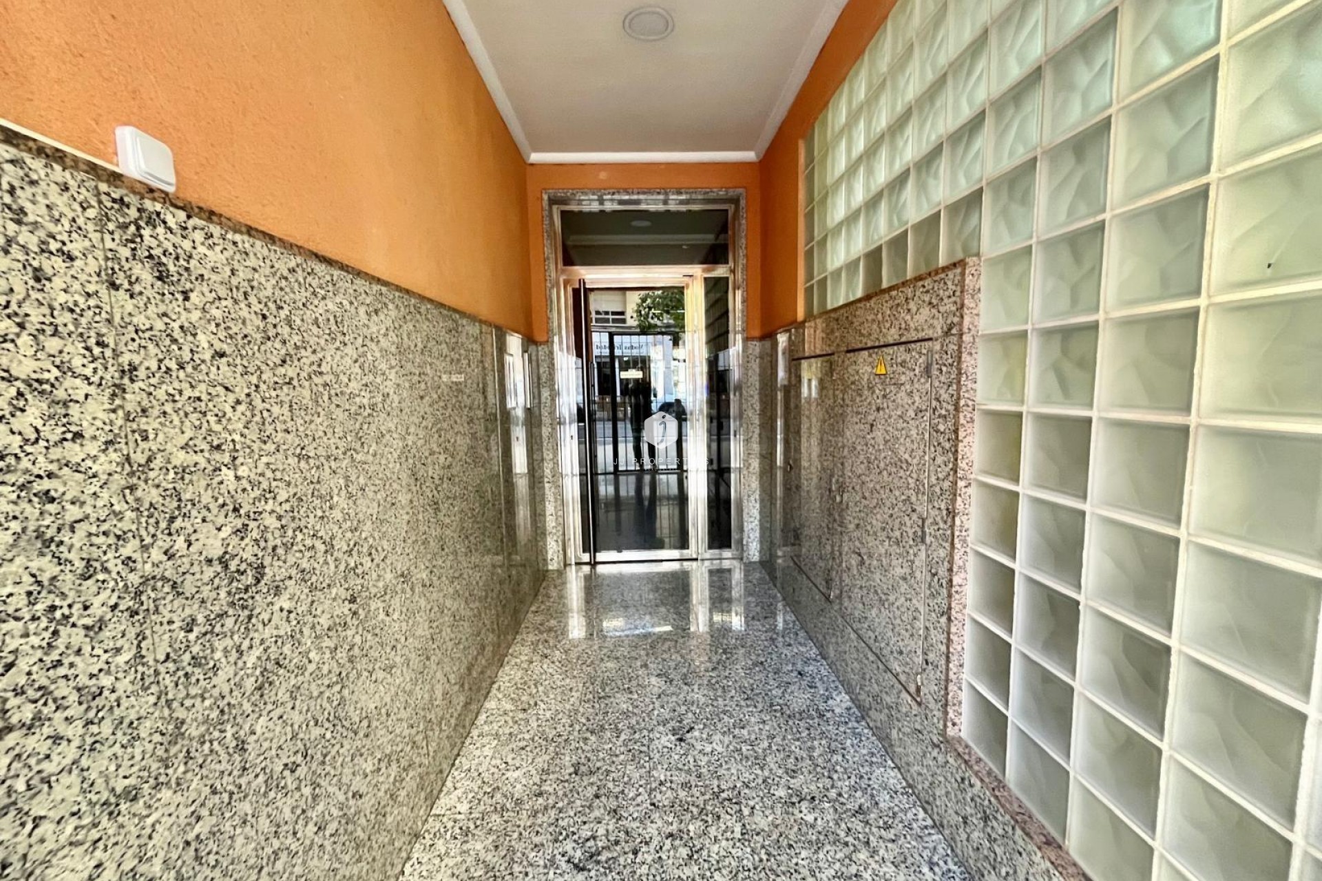 Resale - Apartment / flat -
Torrevieja - Centro