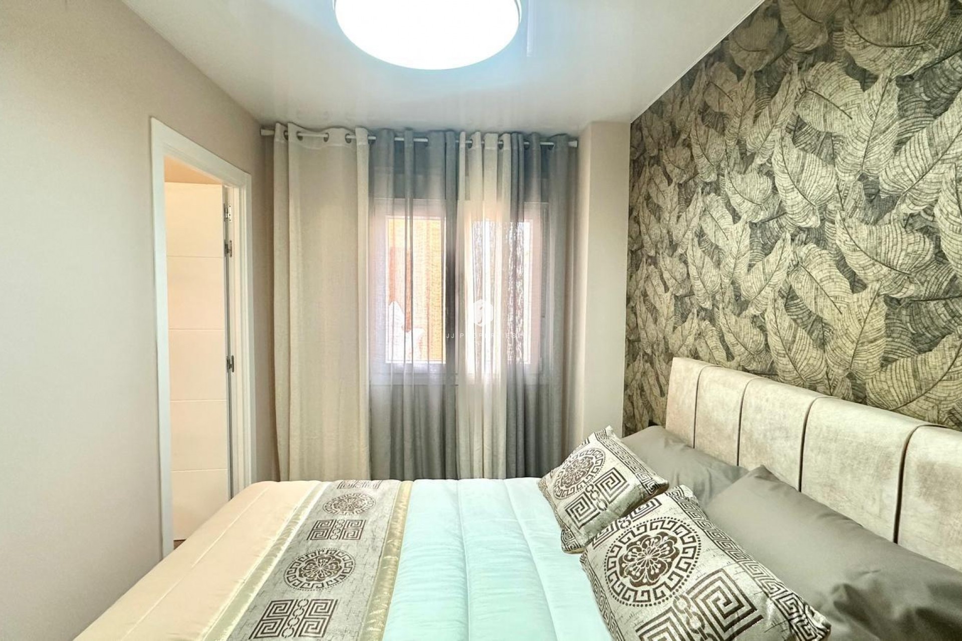 Resale - Apartment / flat -
Torrevieja - Centro