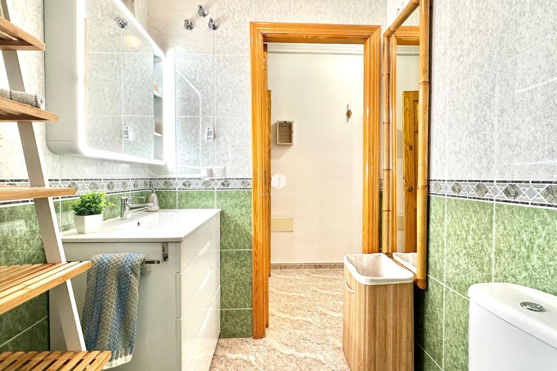 Resale - Apartment / flat -
Torrevieja - Centro