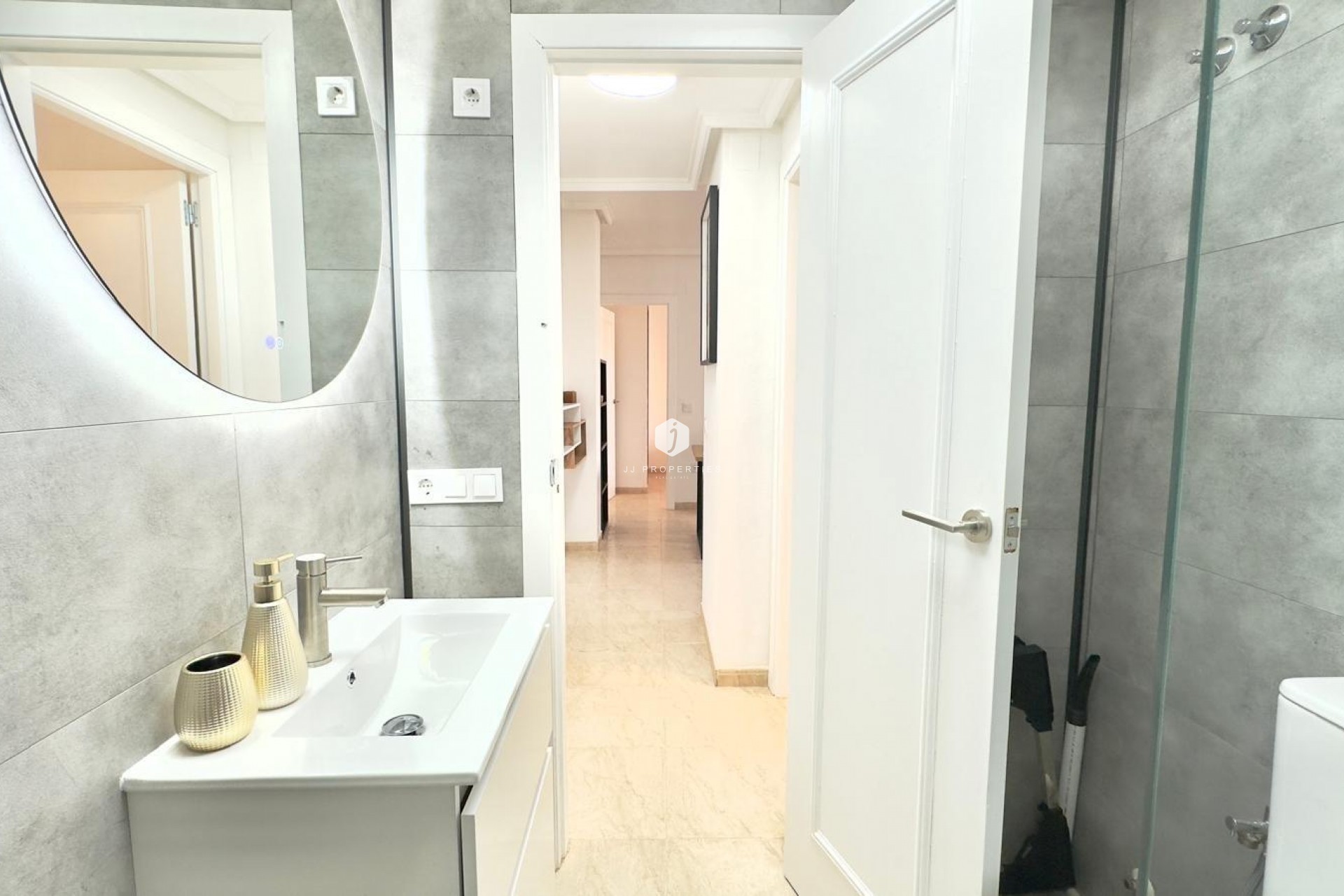 Resale - Apartment / flat -
Torrevieja - Centro