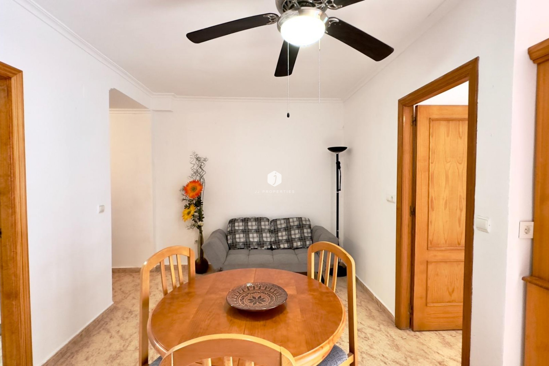 Resale - Apartment / flat -
Torrevieja - Centro