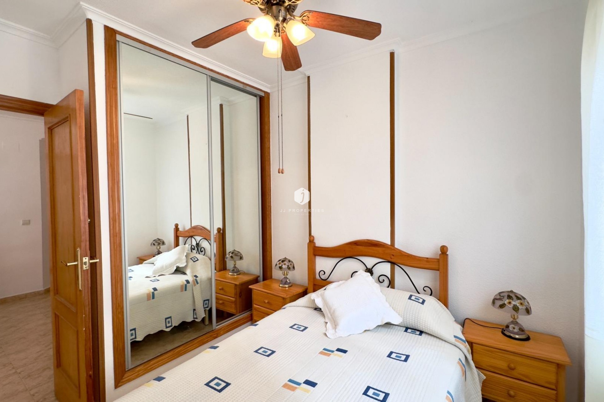 Resale - Apartment / flat -
Torrevieja - Centro