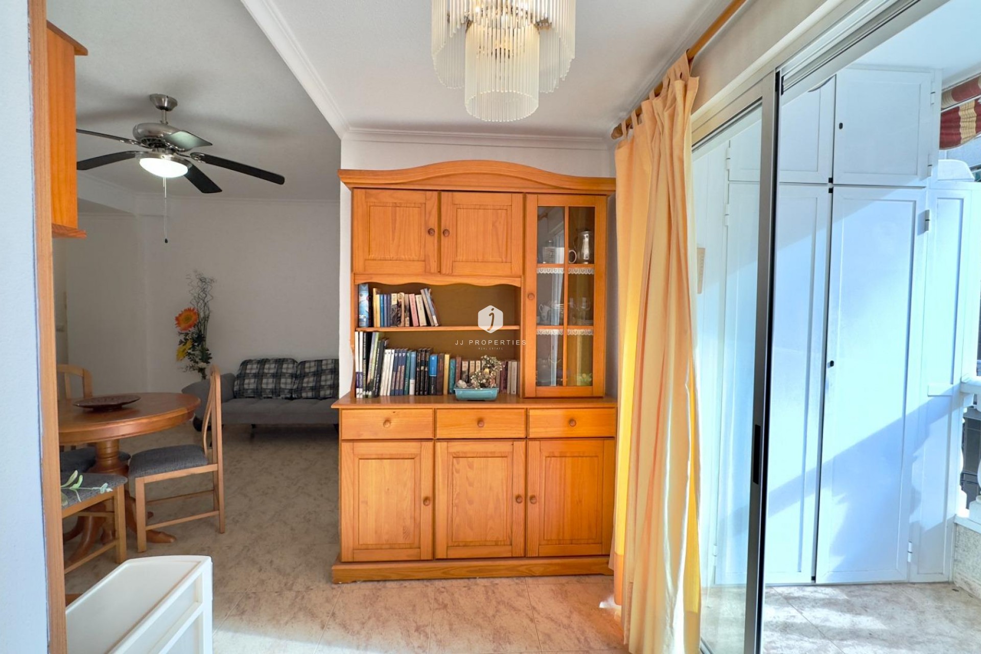 Resale - Apartment / flat -
Torrevieja - Centro