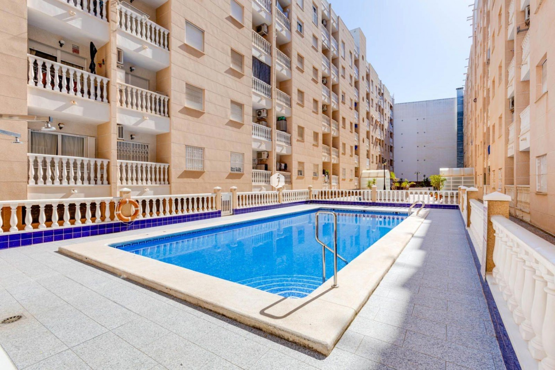 Resale - Apartment / flat -
Torrevieja - Centro