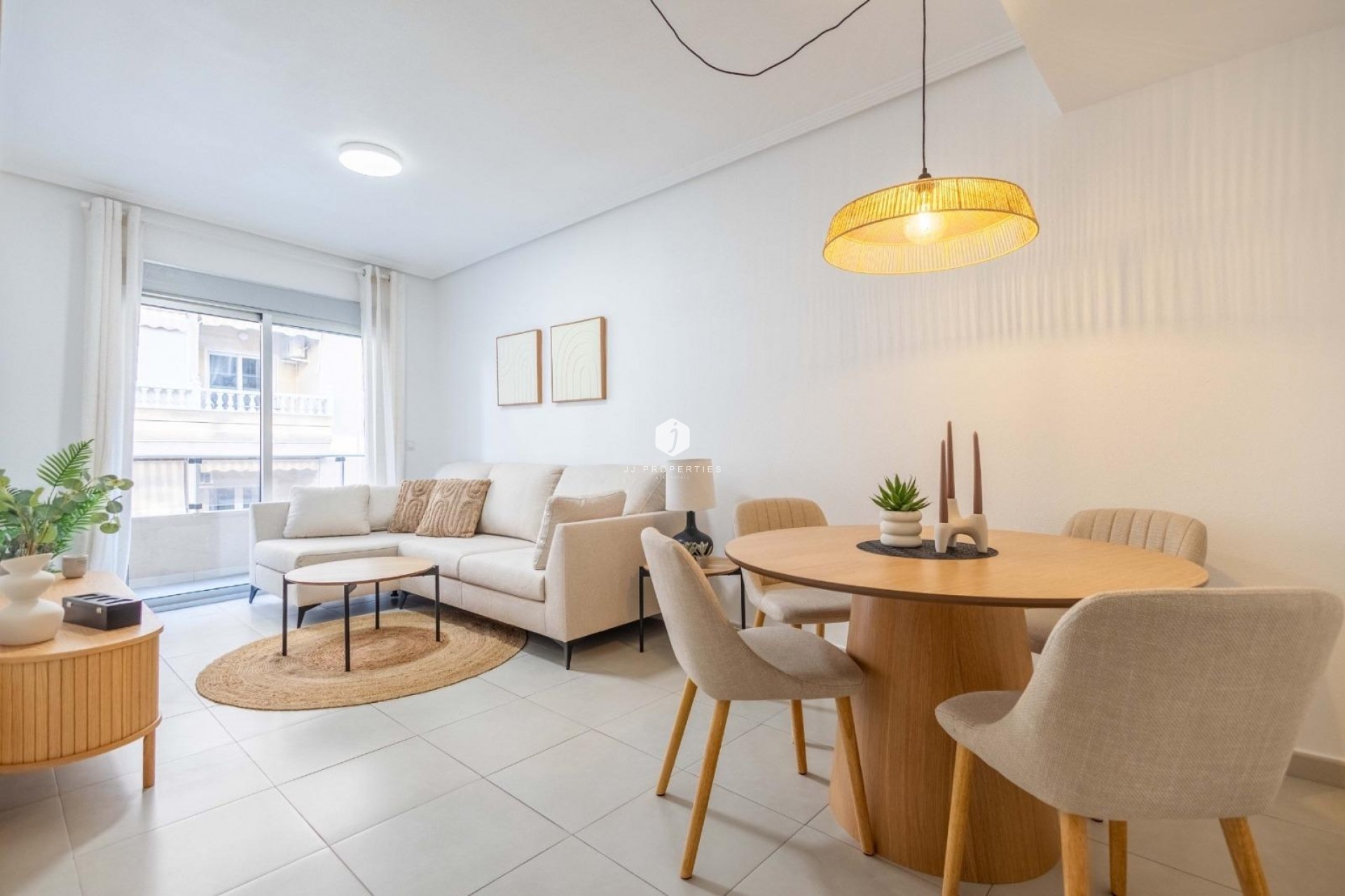 Resale - Apartment / flat -
Torrevieja - Centro