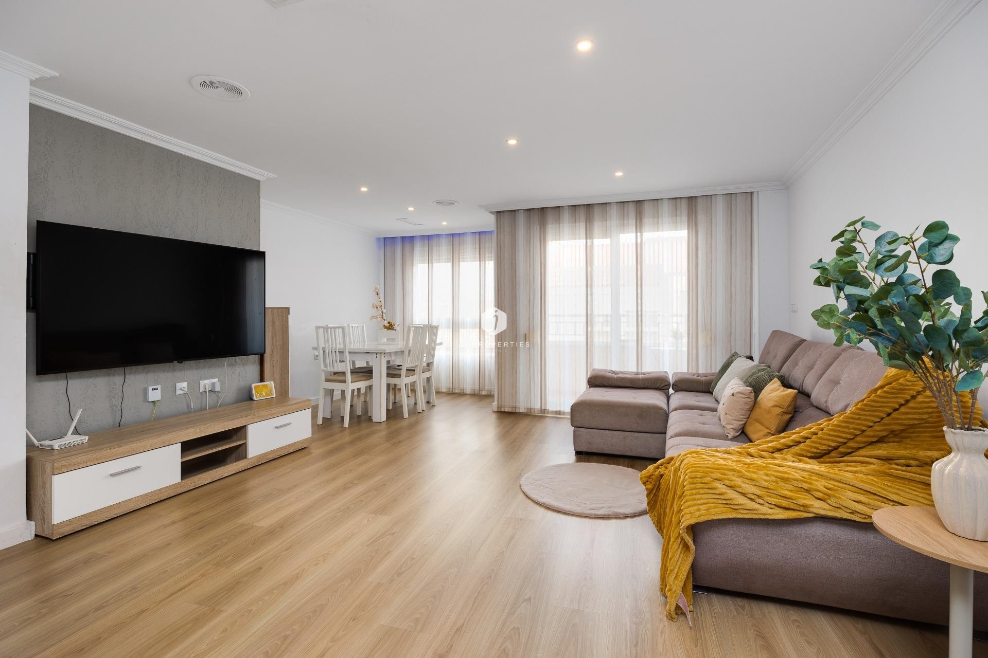 Resale - Apartment / flat -
Torrevieja - Centro