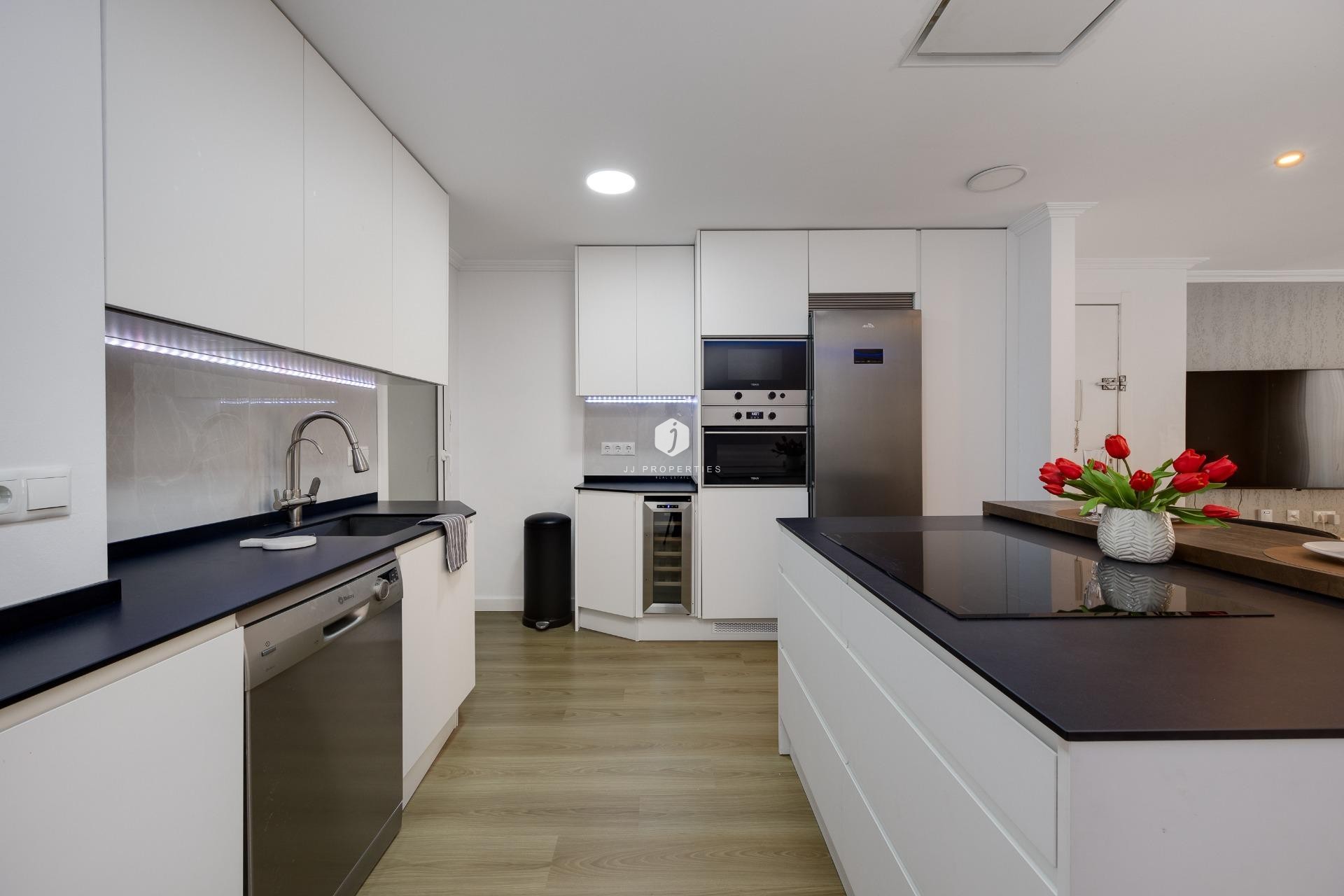 Resale - Apartment / flat -
Torrevieja - Centro