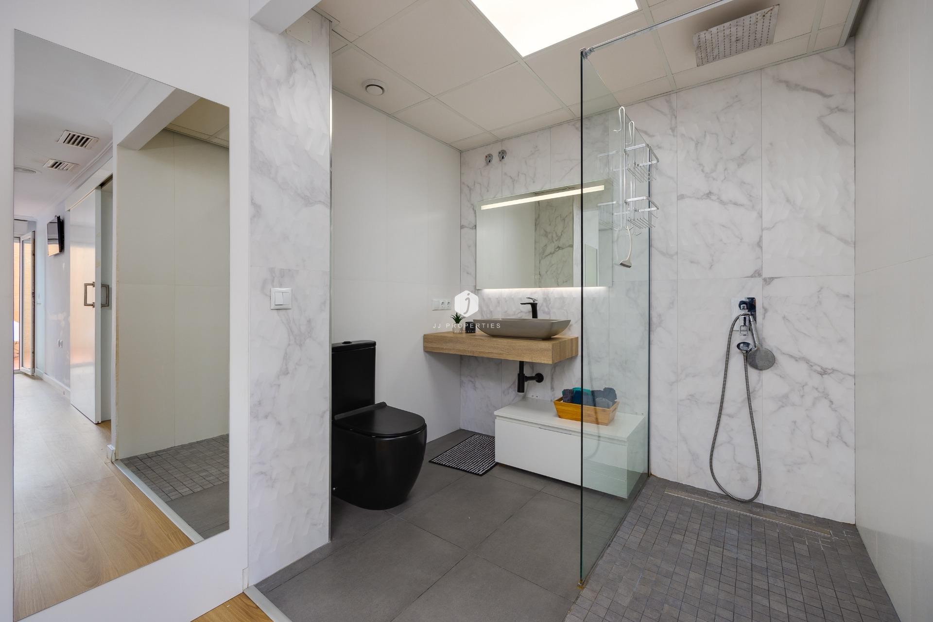 Resale - Apartment / flat -
Torrevieja - Centro