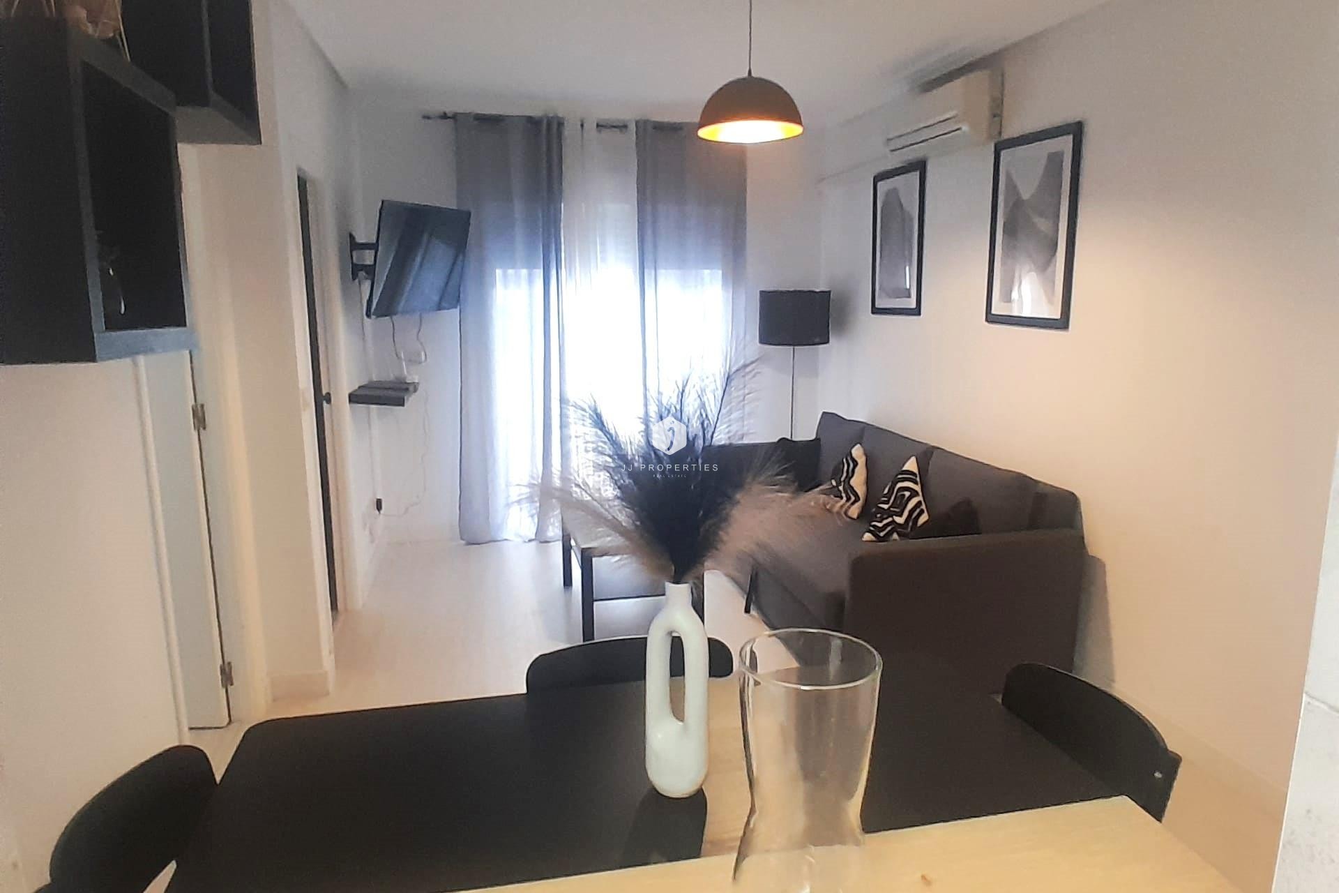 Resale - Apartment / flat -
Torrevieja - Centro