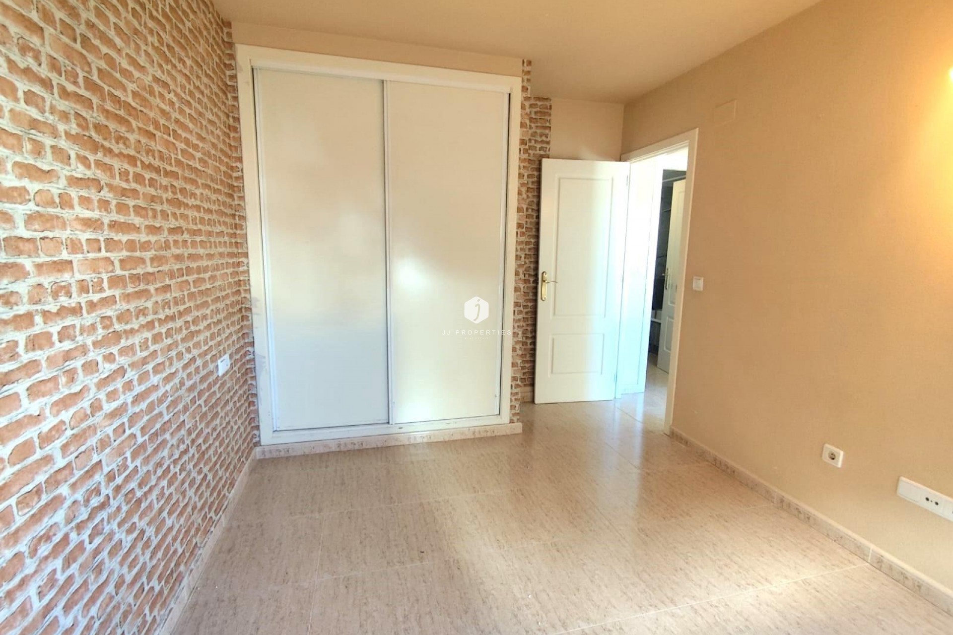 Resale - Apartment / flat -
Torrevieja - Centro