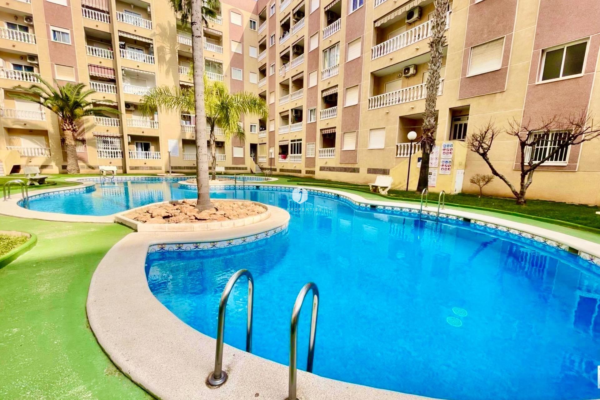 Resale - Apartment / flat -
Torrevieja - Centro