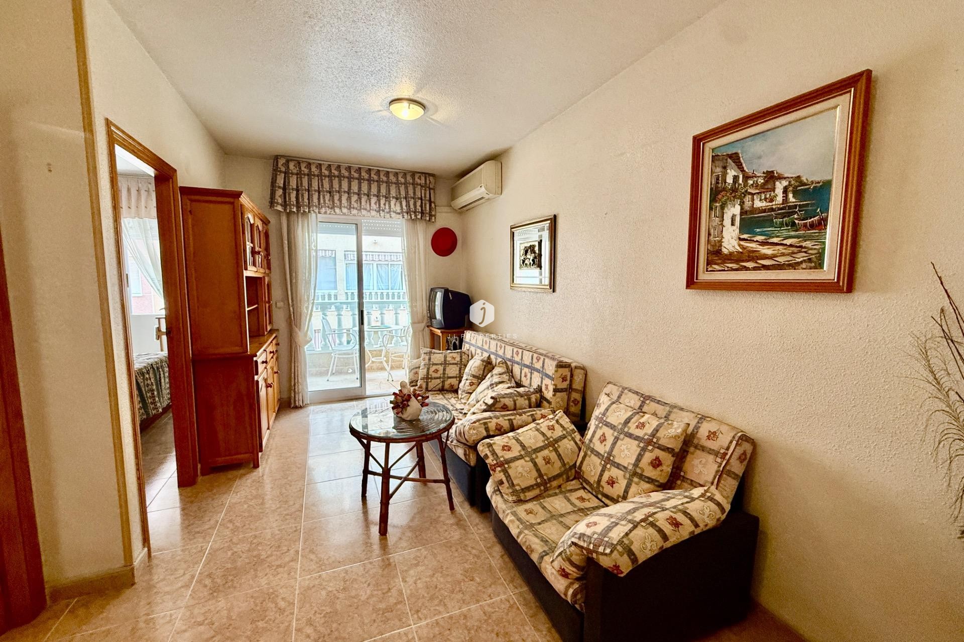 Resale - Apartment / flat -
Torrevieja - Centro