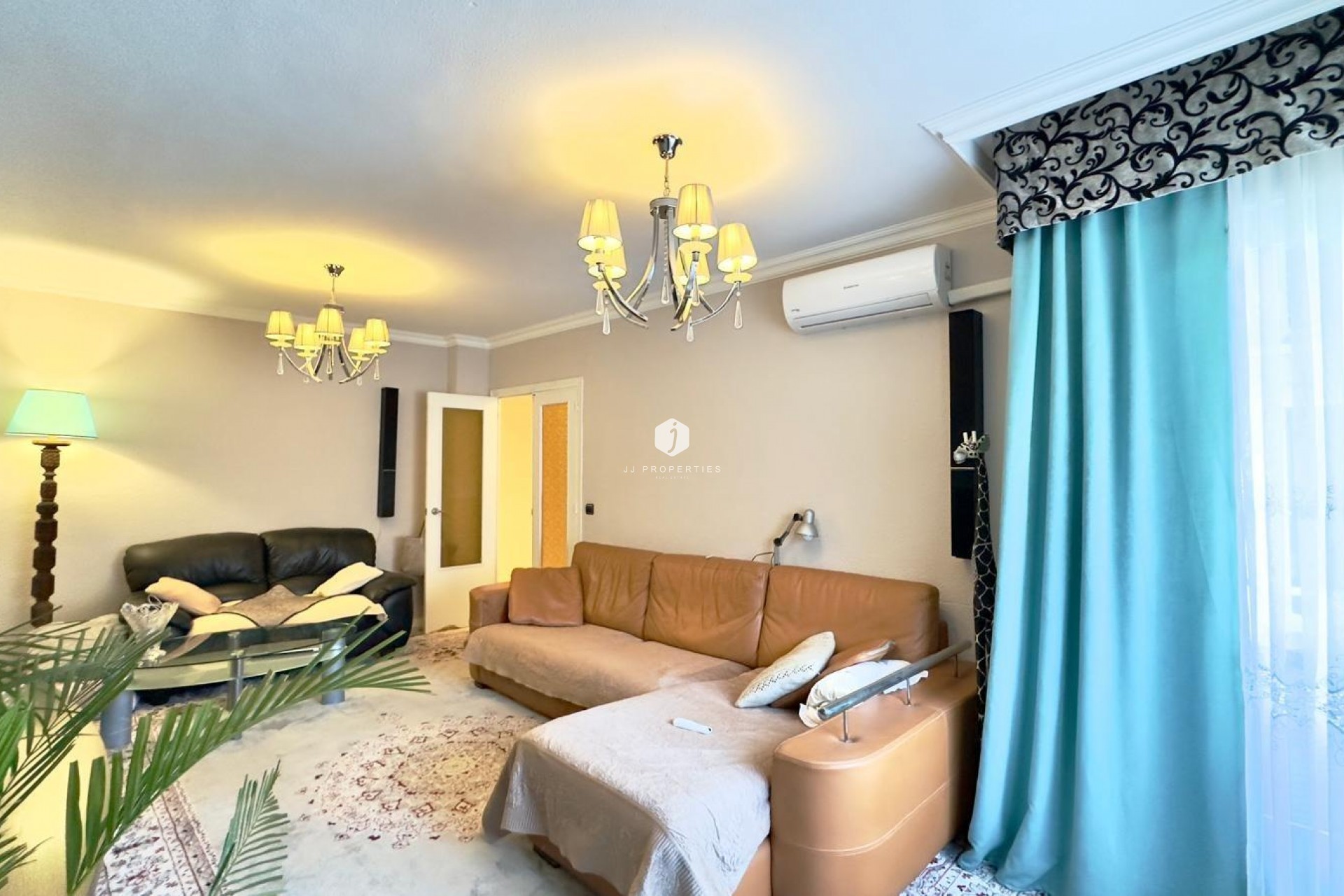 Resale - Apartment / flat -
Torrevieja - Centro