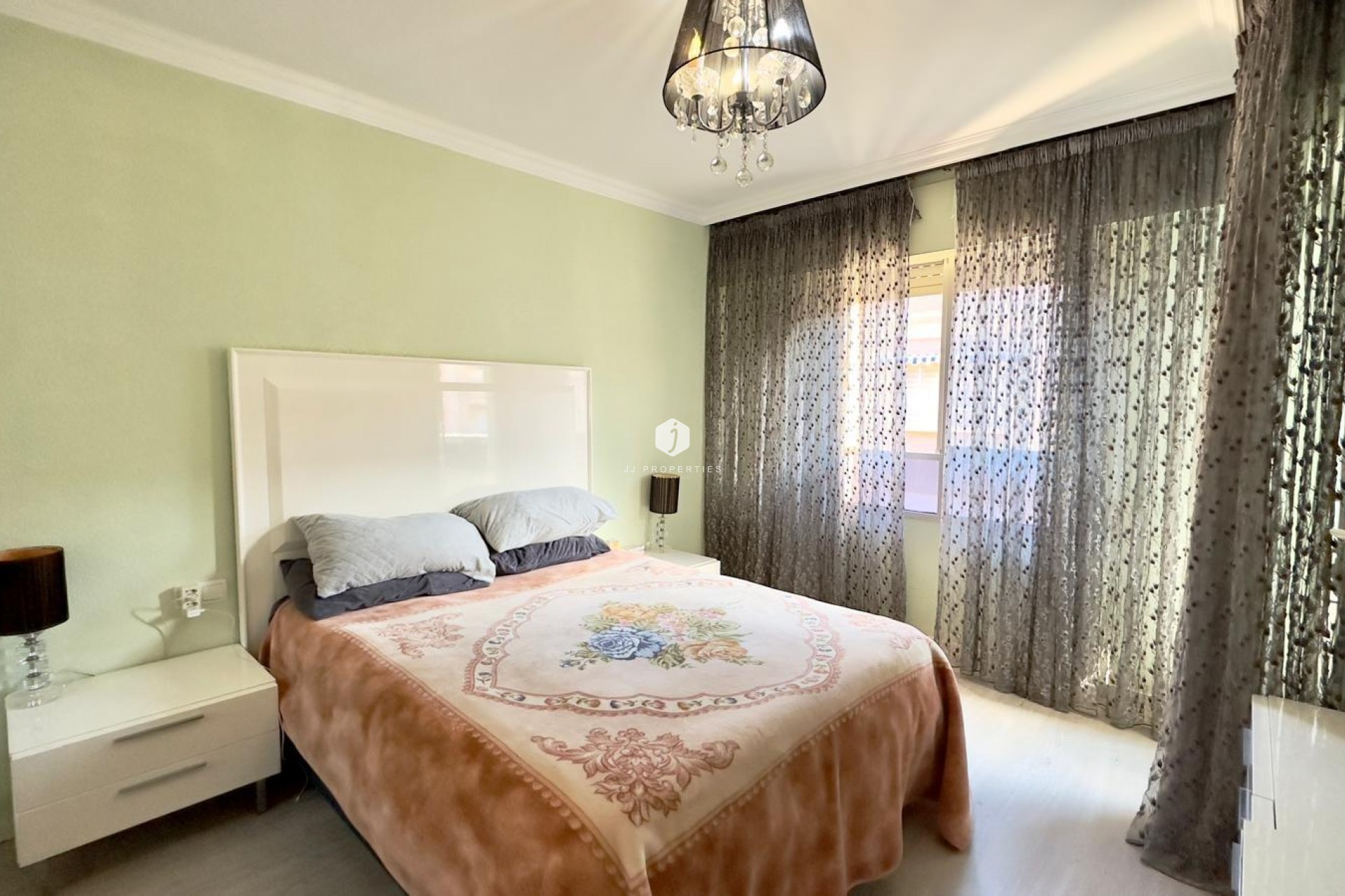 Resale - Apartment / flat -
Torrevieja - Centro