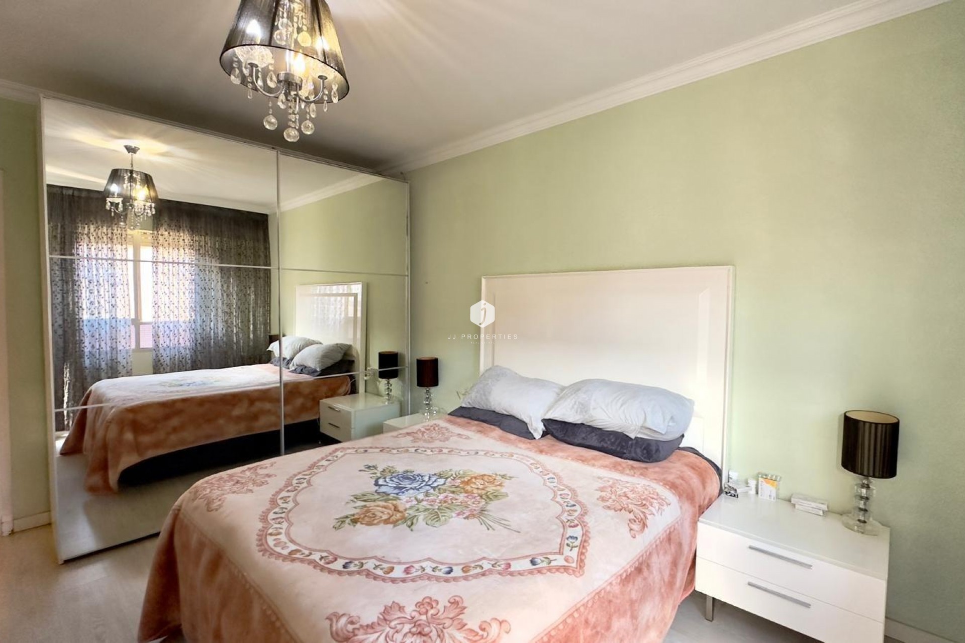 Resale - Apartment / flat -
Torrevieja - Centro