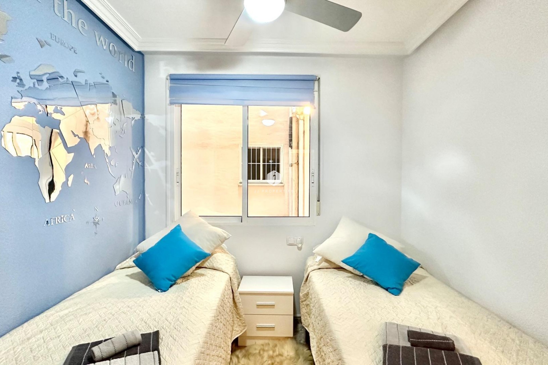 Resale - Apartment / flat -
Torrevieja - Centro