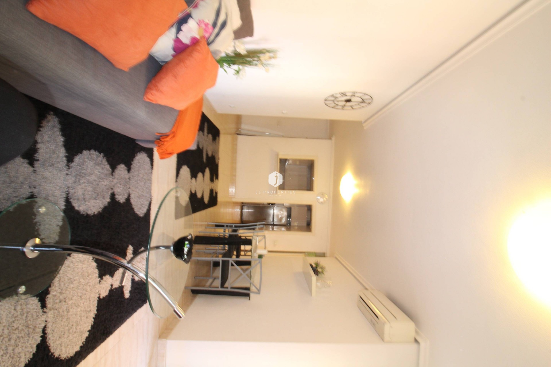 Resale - Apartment / flat -
Torrevieja - Centro