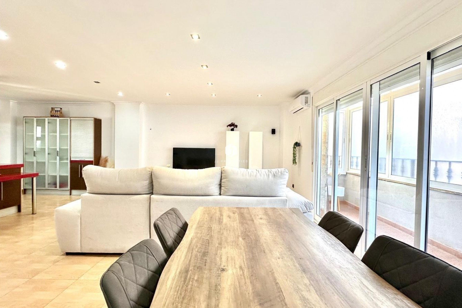 Resale - Apartment / flat -
Torrevieja - Centro