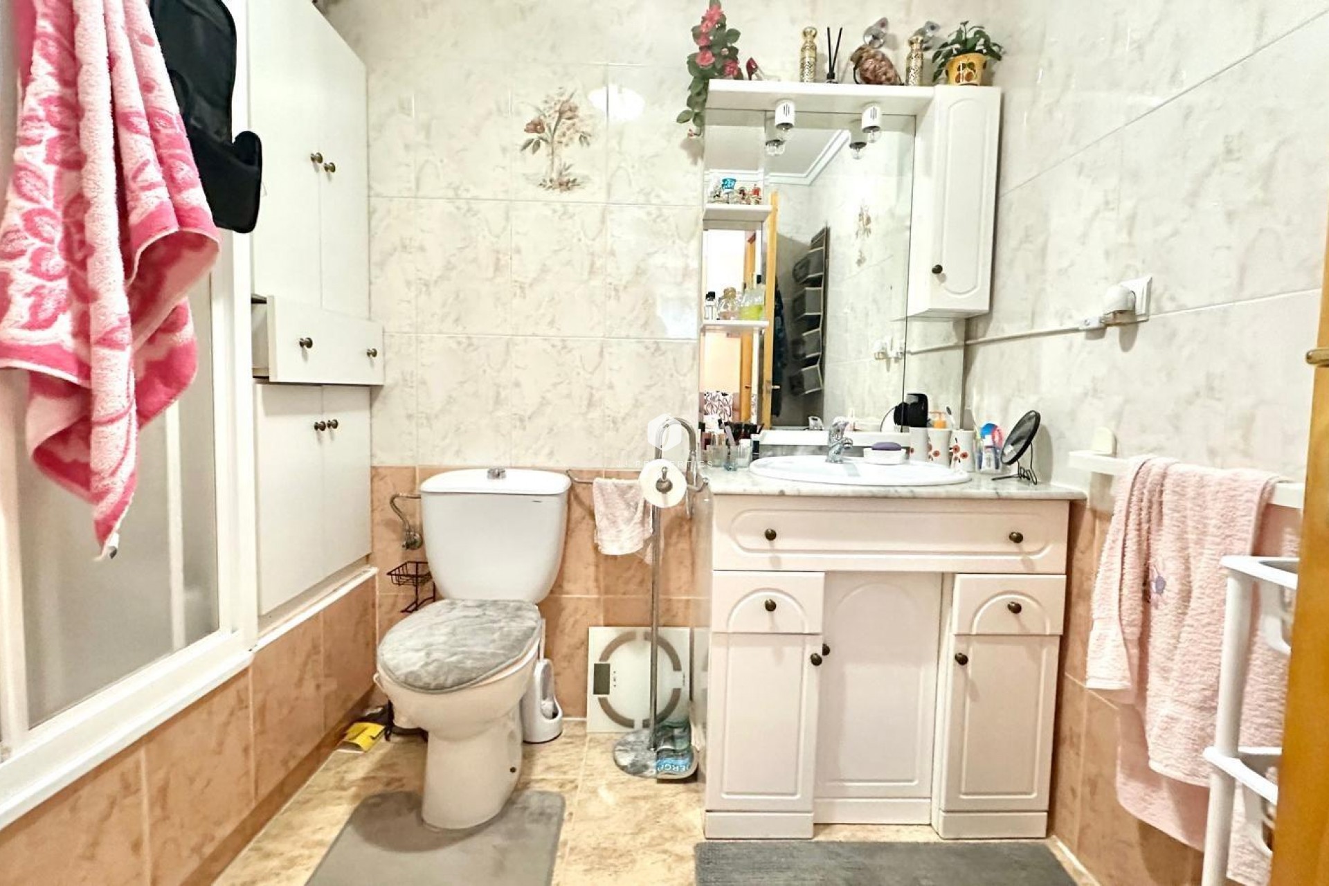 Resale - Apartment / flat -
Torrevieja - Centro