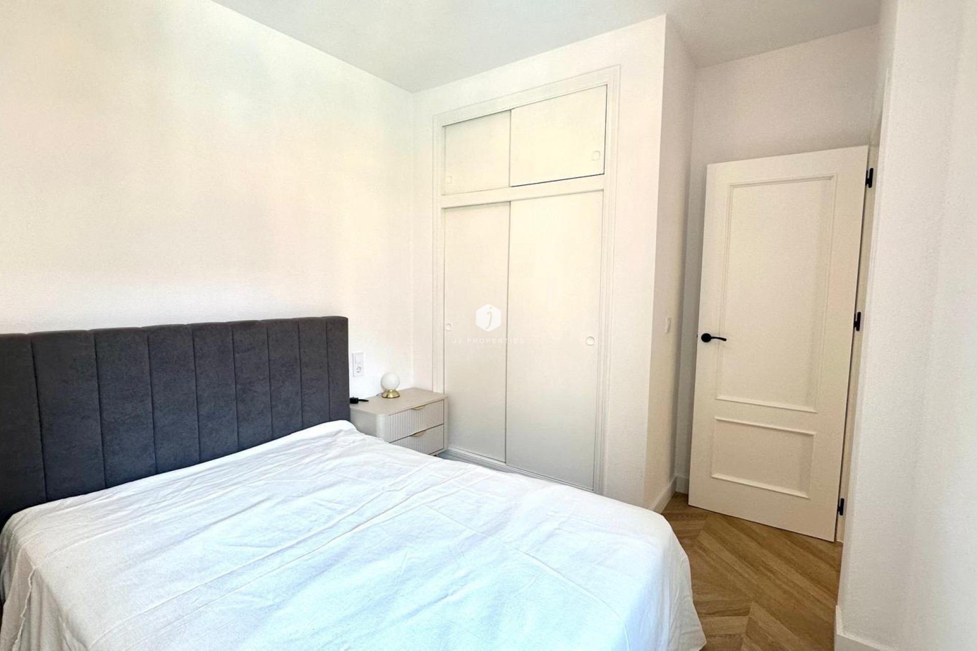 Resale - Apartment / flat -
Torrevieja - Centro