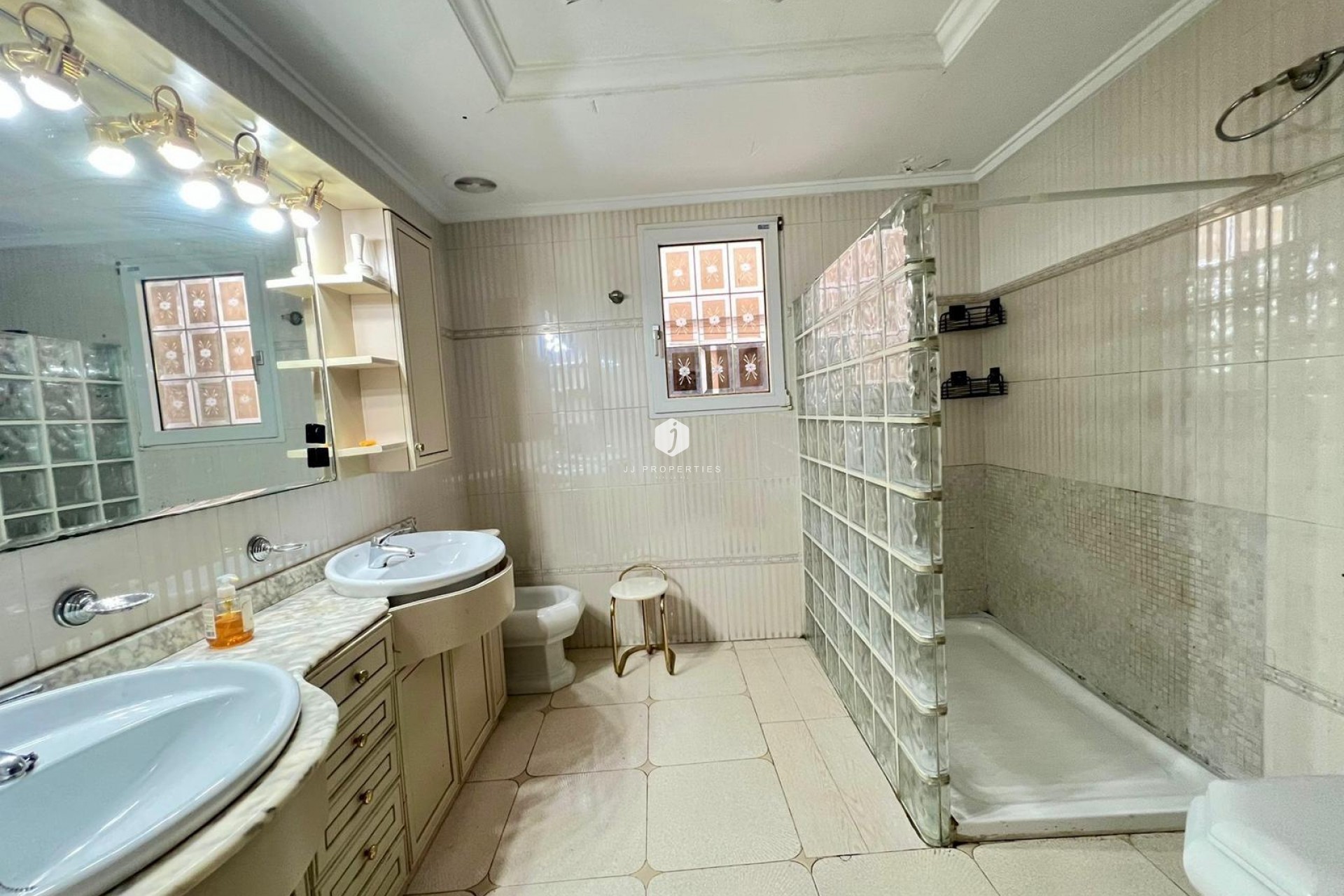 Resale - Apartment / flat -
Torrevieja - Centro