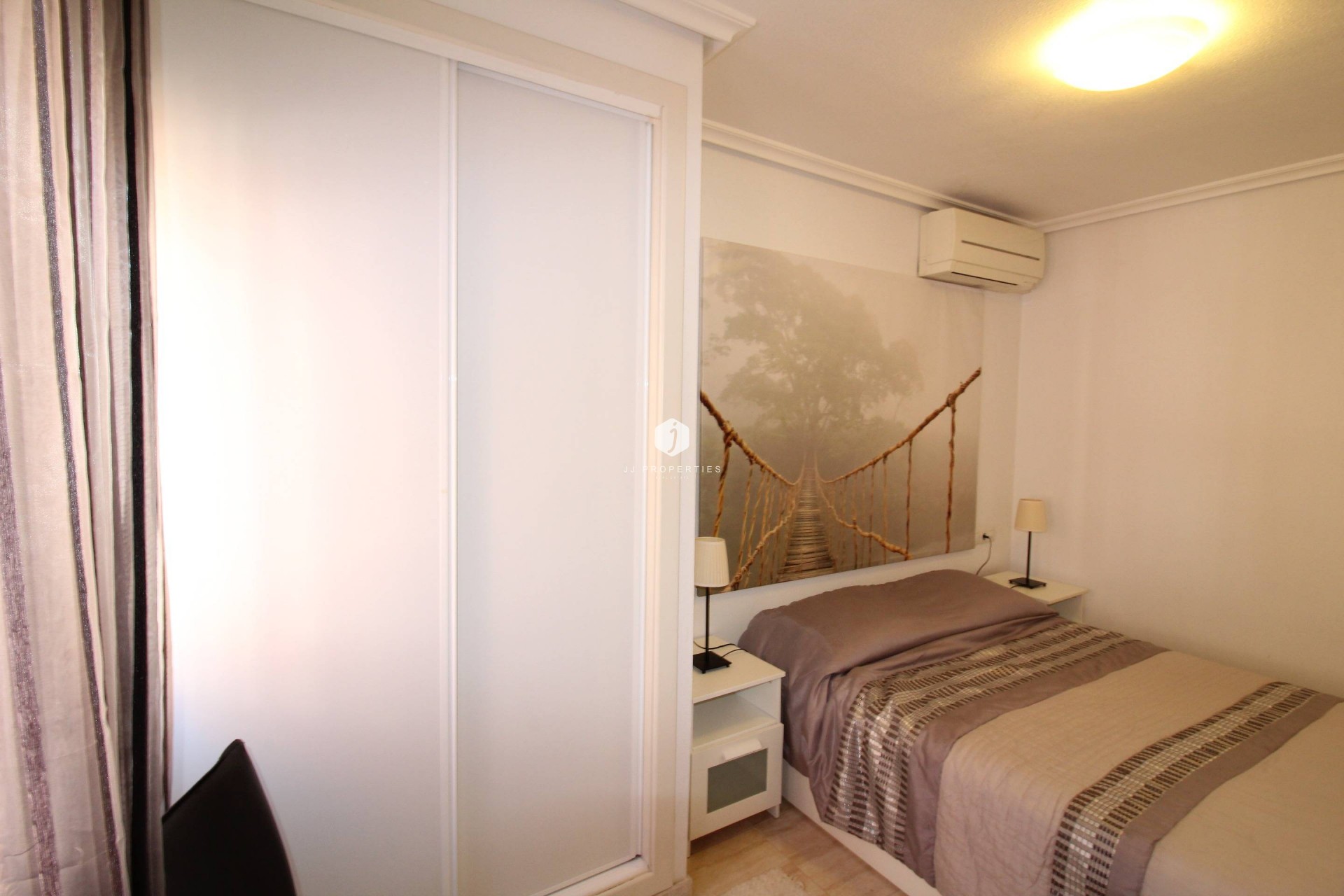 Resale - Apartment / flat -
Torrevieja - Centro