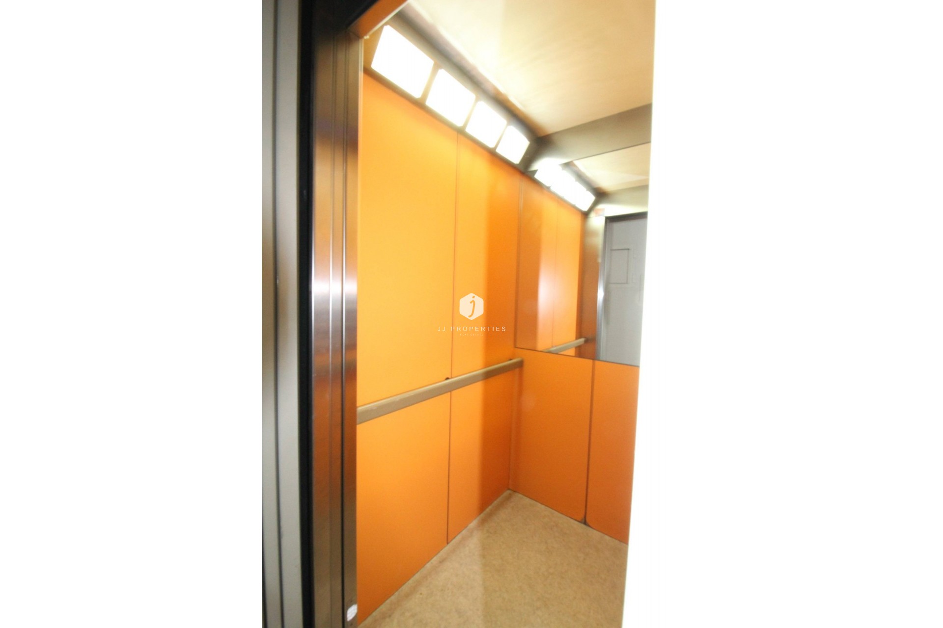 Resale - Apartment / flat -
Torrevieja - Centro