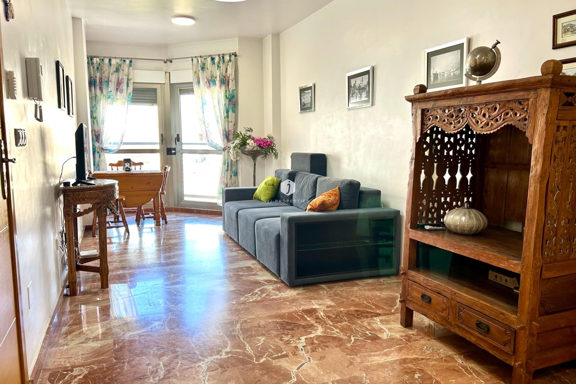 Resale - Apartment / flat -
Torrevieja - Centro