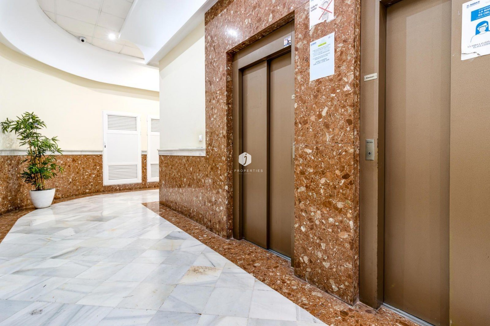 Resale - Apartment / flat -
Torrevieja - Centro