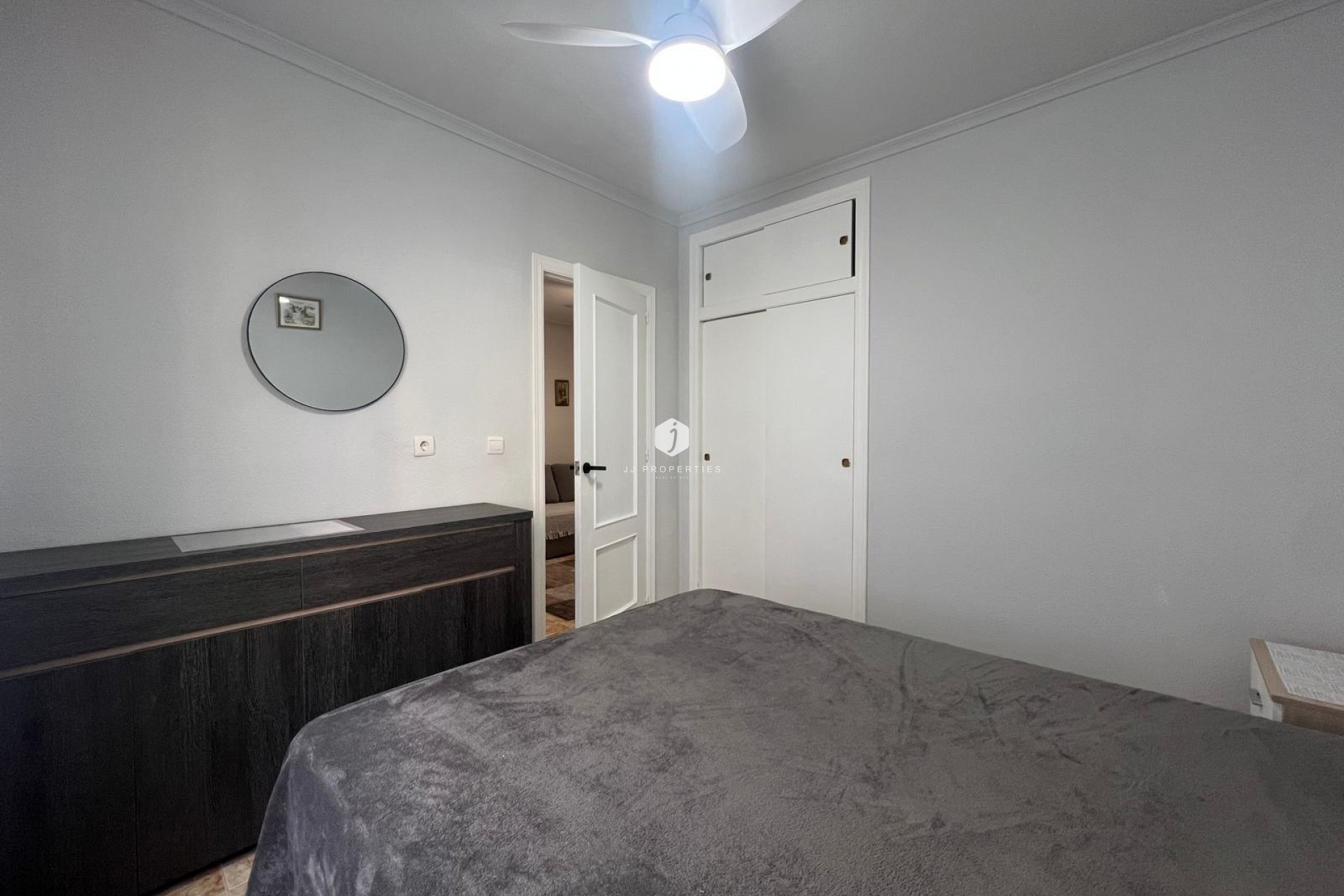 Resale - Apartment / flat -
Torrevieja - Centro