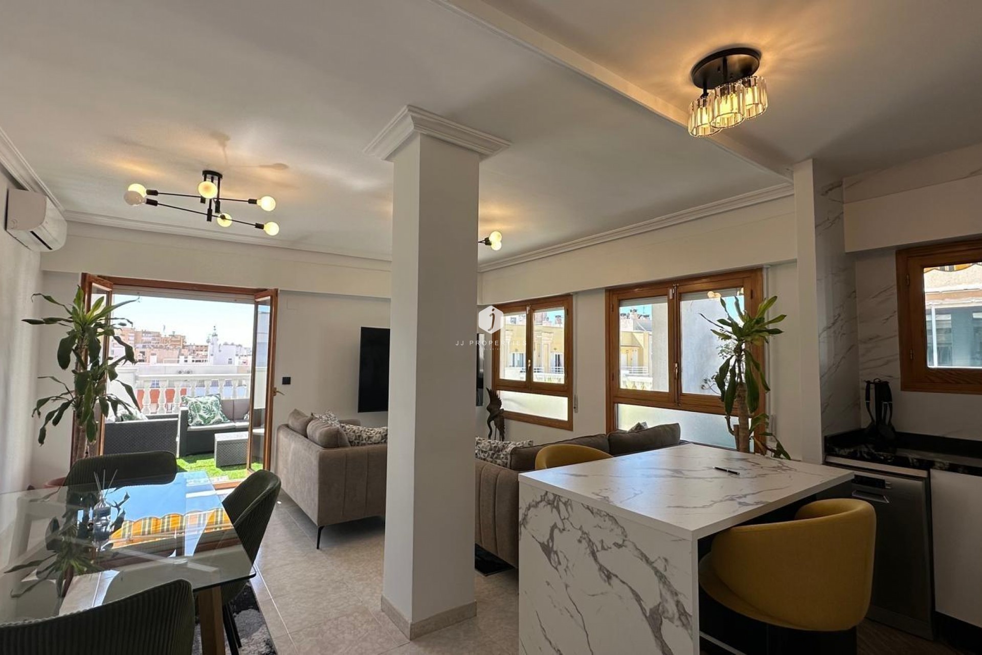 Resale - Apartment / flat -
Torrevieja - Centro