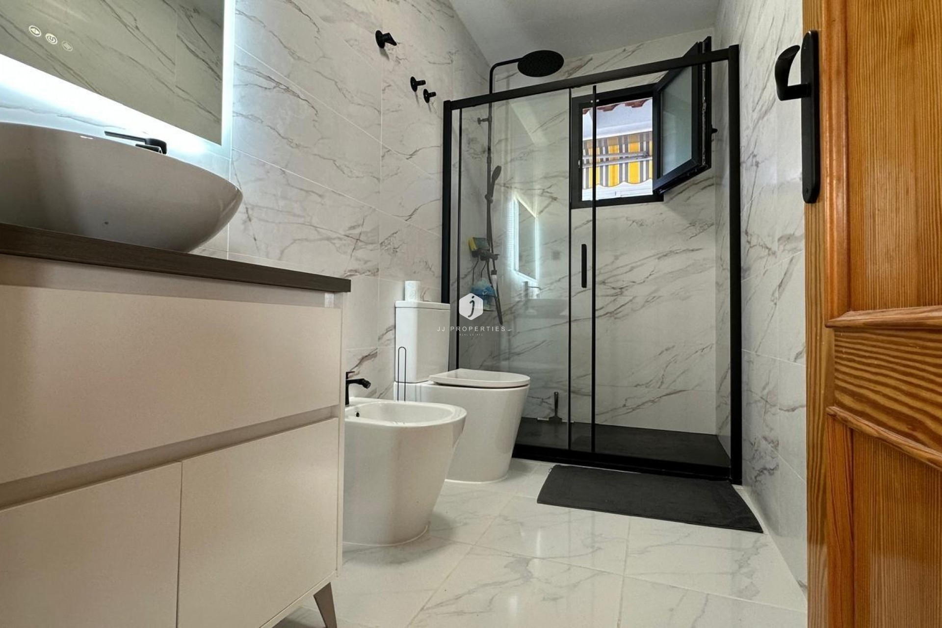 Resale - Apartment / flat -
Torrevieja - Centro