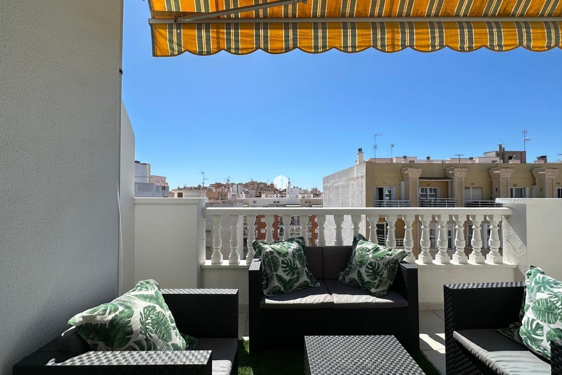 Resale - Apartment / flat -
Torrevieja - Centro