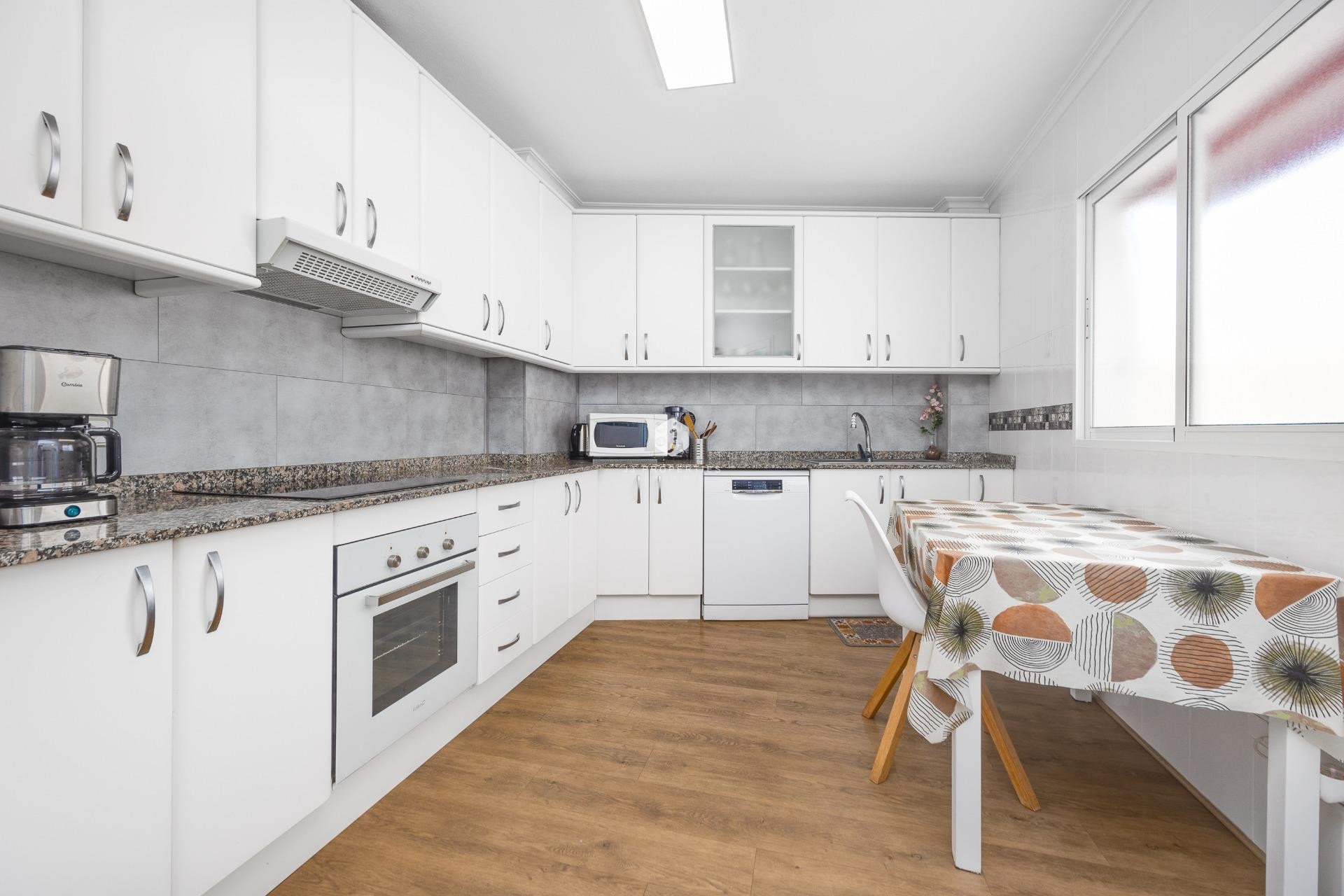 Resale - Apartment / flat -
Torrevieja - Centro