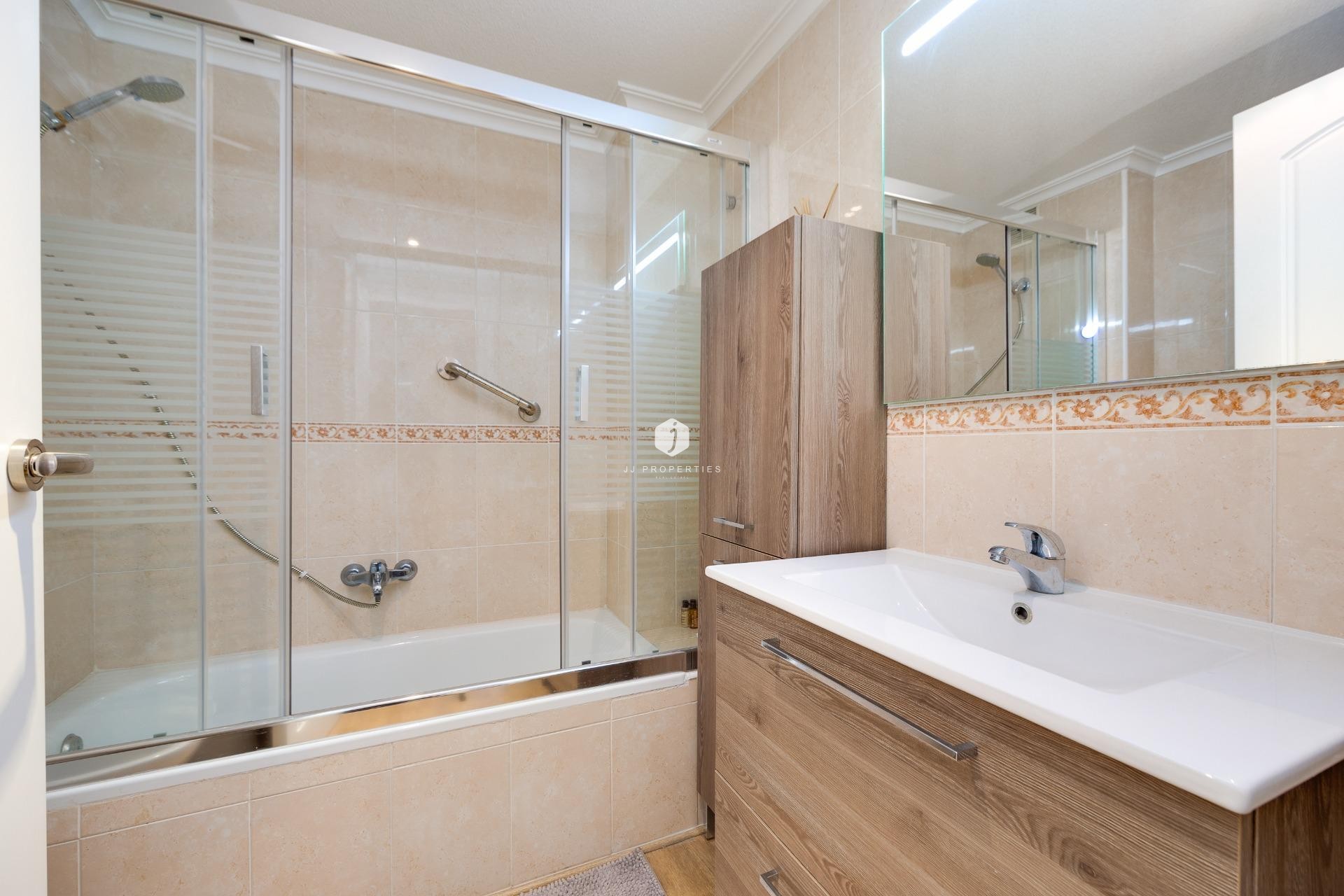 Resale - Apartment / flat -
Torrevieja - Centro