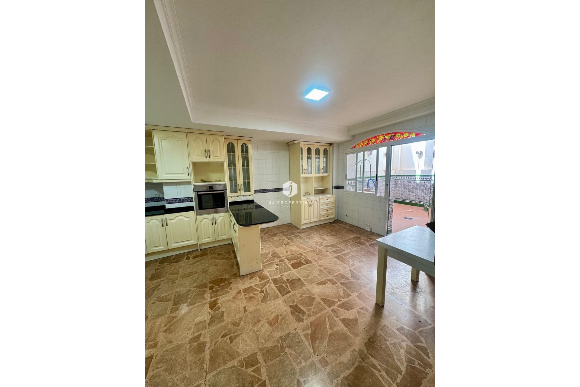 Resale - Apartment / flat -
Torrevieja - Centro