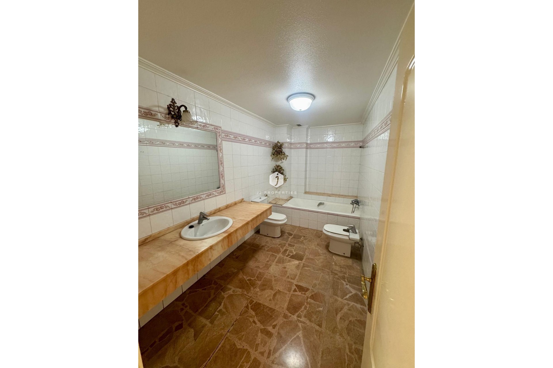 Resale - Apartment / flat -
Torrevieja - Centro